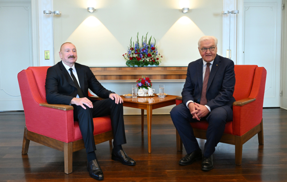 Präsident Ilham Aliyev und Präsident Frank-Walter Steinmeier treffen sich unter vier Augen VIDEO