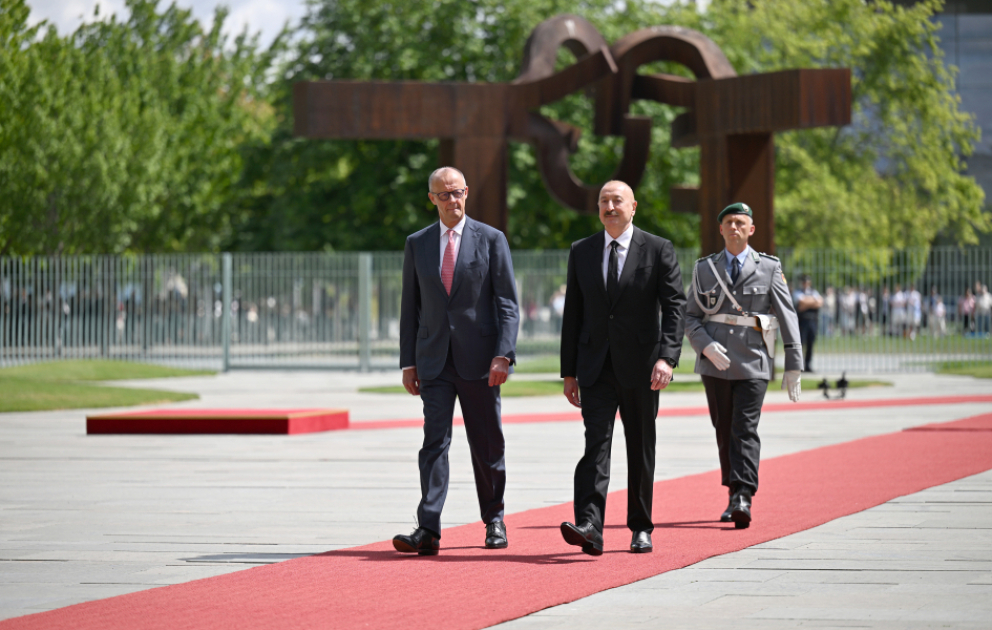 Official welcome ceremony was held for President Ilham Aliyev in Berlin VIDEO