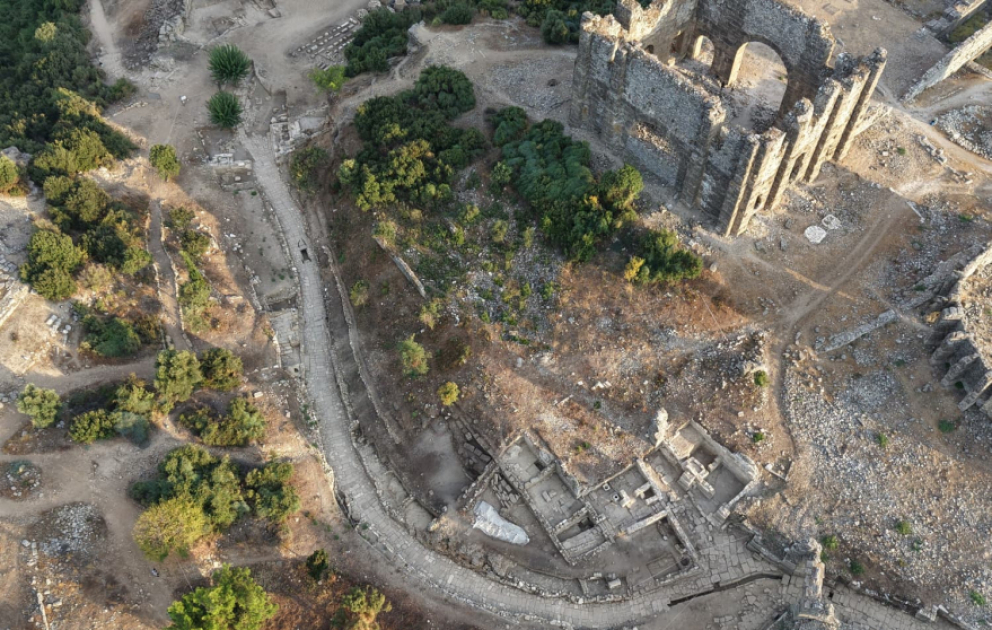Antalyanın Aspendos antik şəhərində iki min illik küçə aşkarlanıb VİDEO