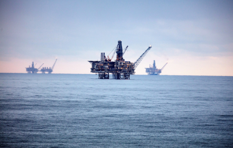 Le prix du pétrole azerbaïdjanais termine en baisse VIDEO