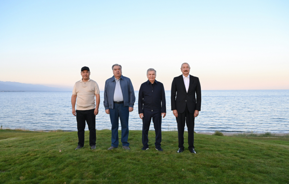 Prezident İlham Əliyev Qırğızıstan, Özbəkistan və Tacikistan prezidentləri ilə birlikdə Çolpon-Ata şəhərində Qolf Klubun açılışında iştirak edib VİDEO