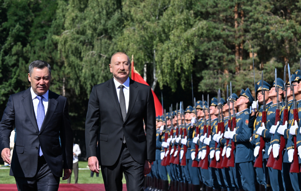 Cérémonie d’accueil officiel du président azerbaïdjanais à Cholpon-Ata VIDEO