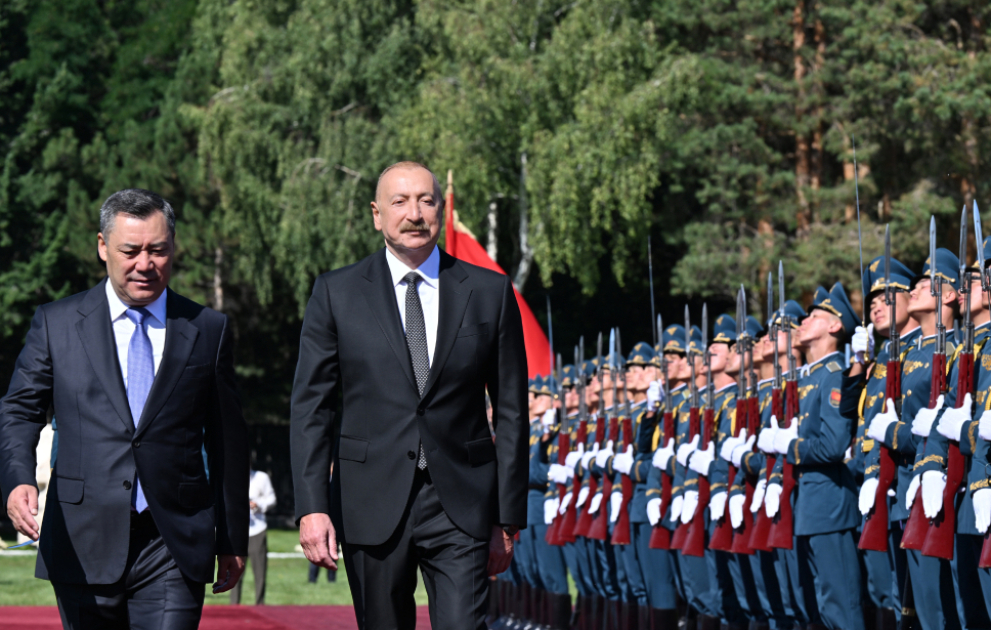 Состоялась церемония официальной встречи Президента Ильхама Алиева в городе Чолпон-Ата ВИДЕО