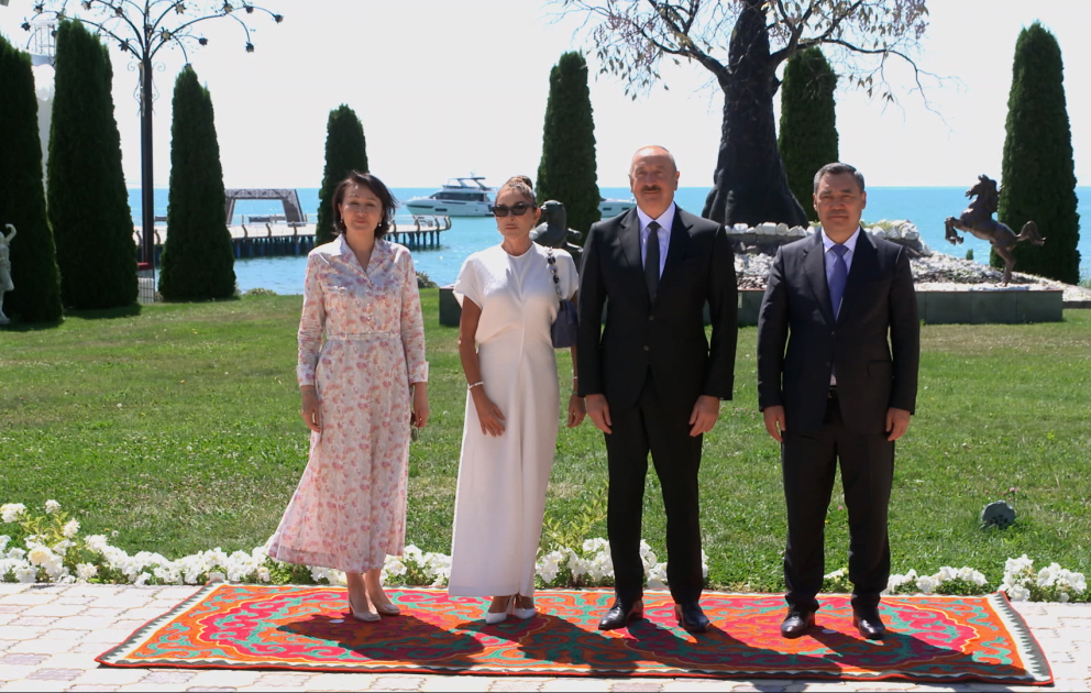Çolpon-Ata şəhərində Prezident İlham Əliyevin və birinci xanım Mehriban Əliyevanın şərəfinə dövlət ziyafəti verilib VİDEO