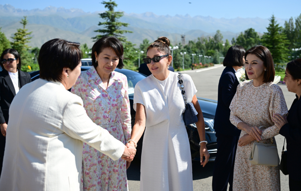 Mehriban Aliyeva prend connaissance du Centre de réhabilitation « Altyn-Balalyk » à Cholpon-Ata VIDEO