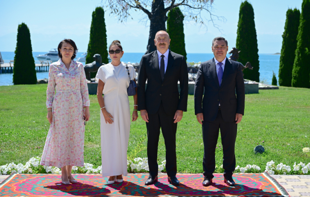 Staatsbankett zu Ehren von Präsident Ilham Aliyev und First Lady Mehriban Aliyeva in Tscholpon-Ata VIDEO