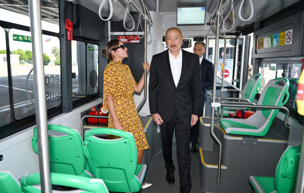 Prezident İlham Əliyev Naxçıvanda elektrik mühərrikli yeni avtobuslara baxıb, dəmir yolu infrastrukturunda aparılan yenidənqurma işləri ilə tanış olub  YENİLƏNİB-2 VİDEO