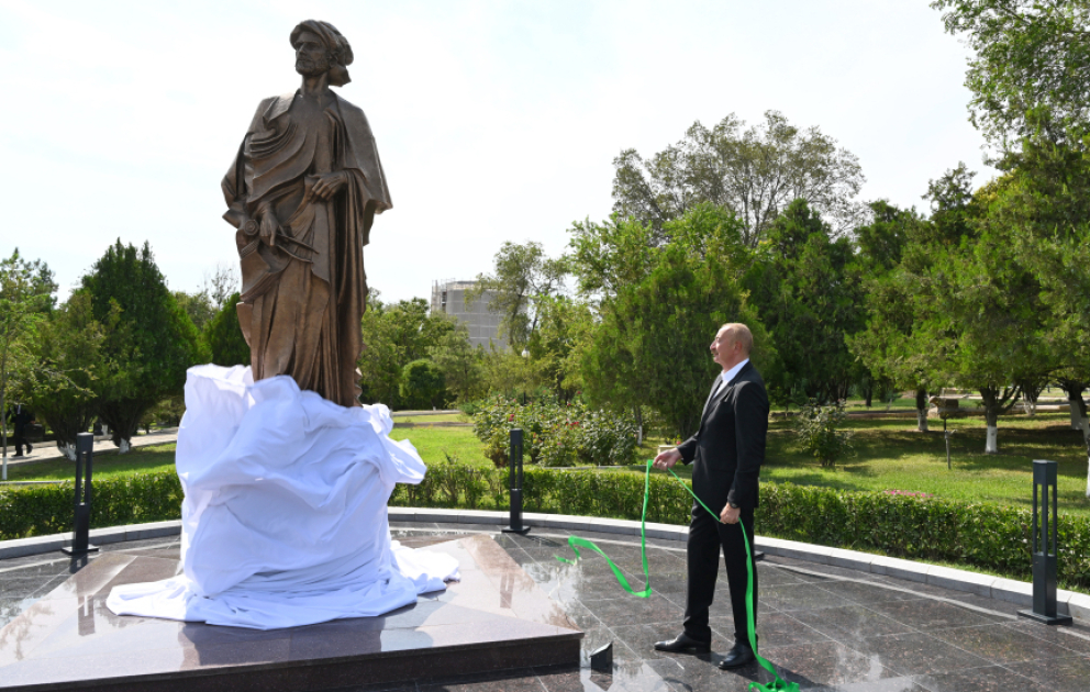 Un monument dédié à l'architecte Adjami Nakhtchivani inauguré à Nakhtchivan VIDEO