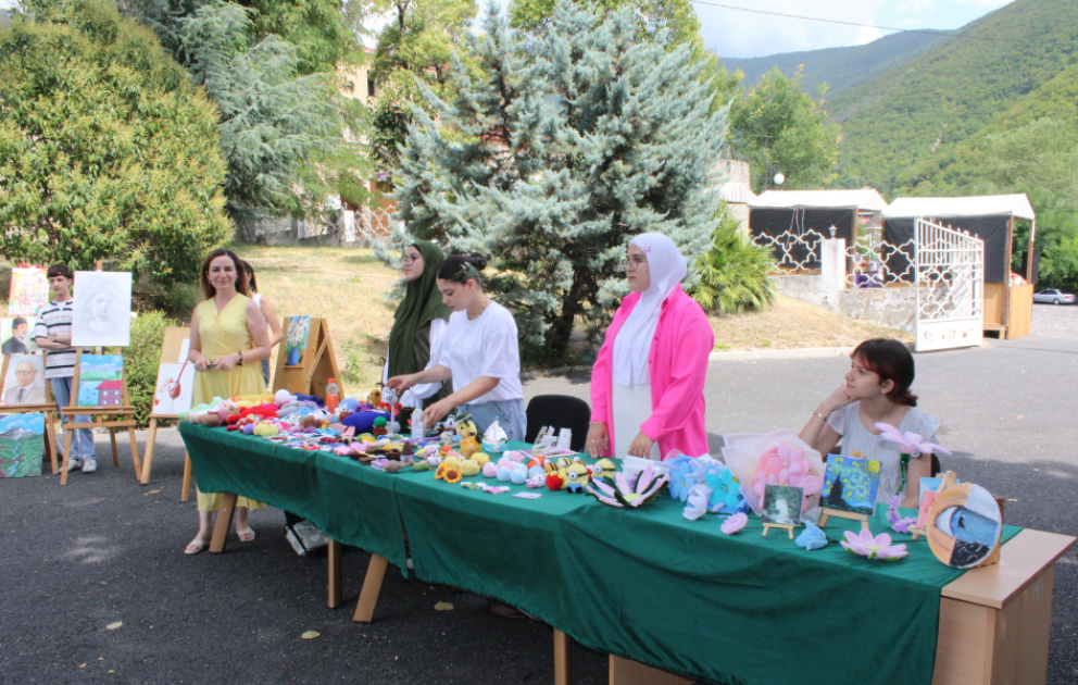 Şəkidə region gənclərinin istedadı və əl işləri nümayiş etdirilib VİDEO
