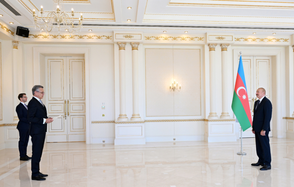 Präsident Ilham Aliyev empfängt neu ernannten deutschen Botschafter VIDEO