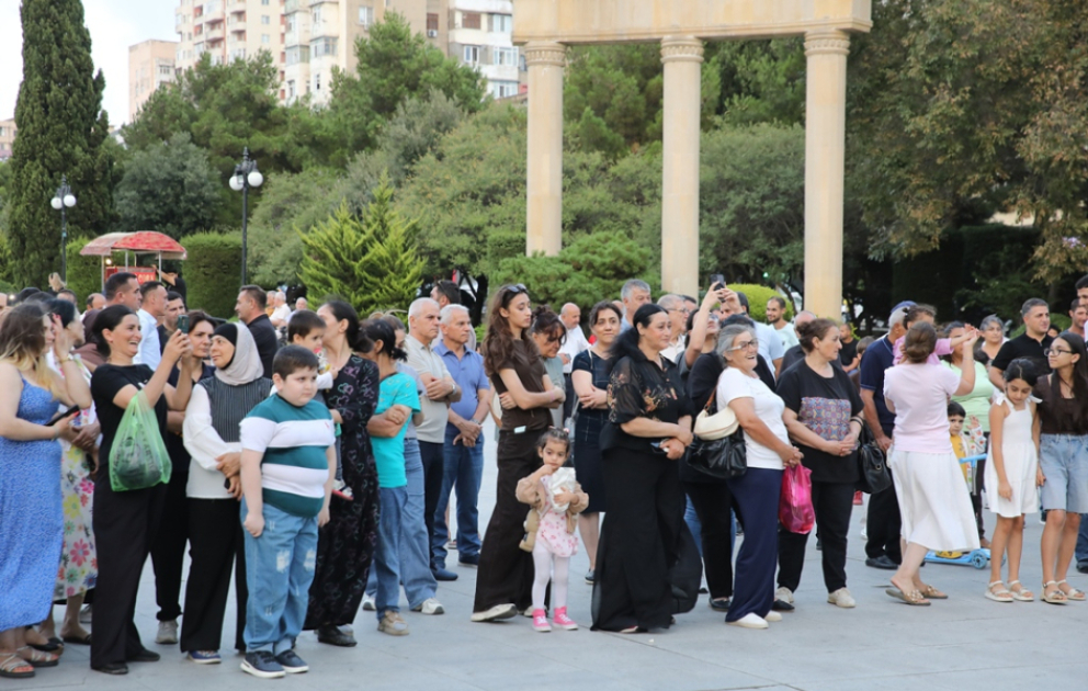 Bakıda axşam konsertləri davam edir VİDEO