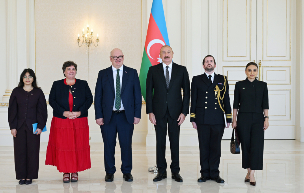 Prezident İlham Əliyev Böyük Britaniyanın Azərbaycanda yeni təyin olunmuş səfirinin etimadnaməsini qəbul edib VİDEO