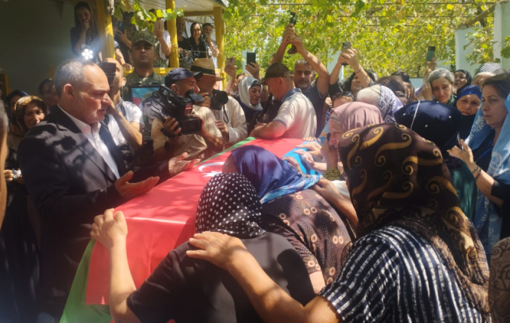 Birinci Qarabağ müharibəsinin itkin şəhidi Sərdar İsmayılov Neftçalada torpağa tapşırılıb VİDEO