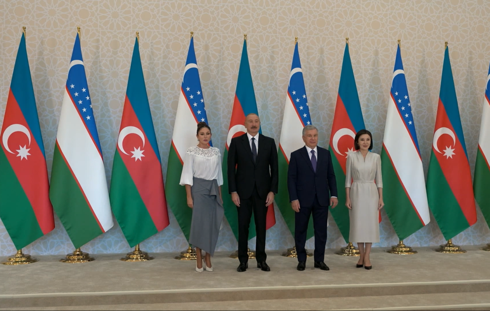 Azərbaycan ilə Özbəkistan prezidentləri və birinci xanımlar “Kuksaroy” Dövlət İqamətgahında birgə foto çəkdiriblər VİDEO