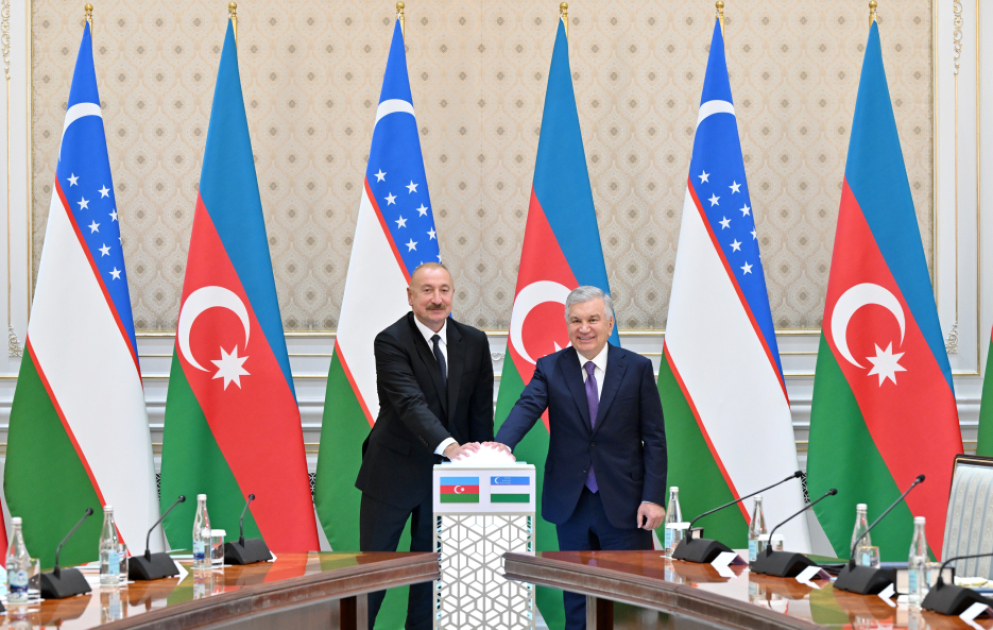 Prezidentlər İlham Əliyev və Şavkat Mirziyoyev Azərbaycanın Özbəkistanda həyata keçirdiyi layihələrin açılış və təməlqoyma mərasimində iştirak ediblər VİDEO