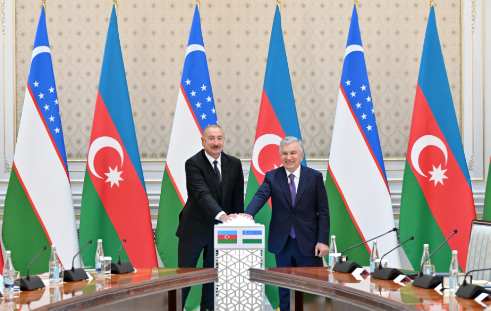 Präsidenten Ilham Aliyev und Schawkat Mirsijojew nehmen an Eröffnungs- und Grundsteinlegungen für aserbaidschanische Projekte in Usbekistan teil VIDEO
