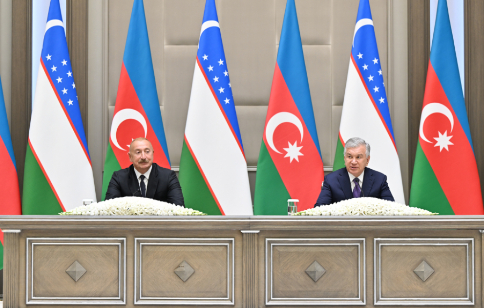 Präsident Ilham Aliyev und Präsident Schawkat Mirsijojew geben Presseerklärungen ab AKTUALISIERT VIDEO