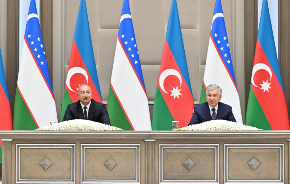 Les présidents azerbaïdjanais et ouzbek font des déclarations à la presse VIDEO