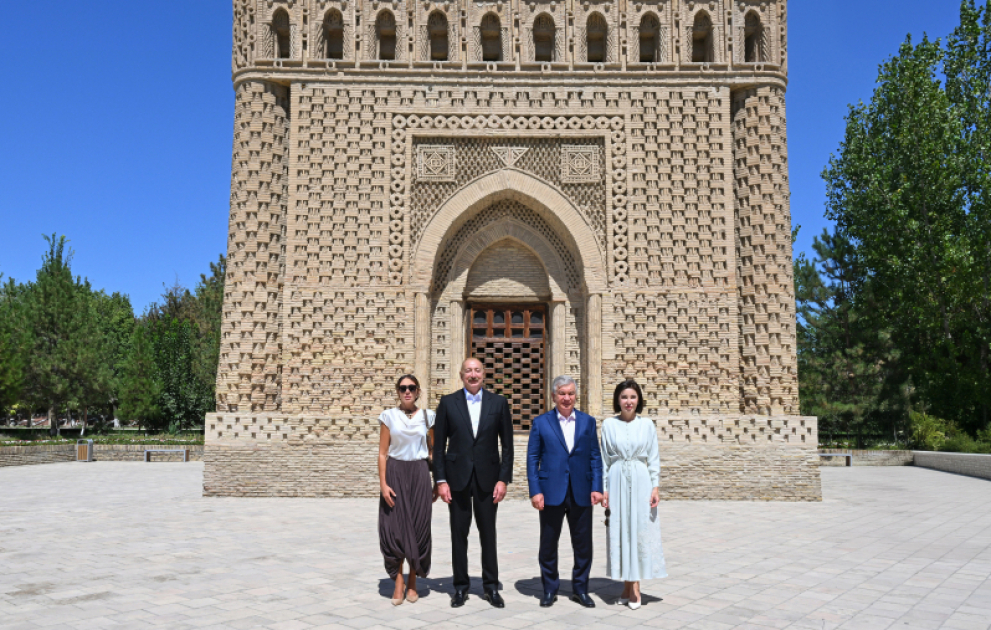 Azərbaycan ilə Özbəkistanın prezidentləri və birinci xanımları Buxarada İsmayıl Samani türbəsi ilə tanış olublar YENİLƏNİB VİDEO