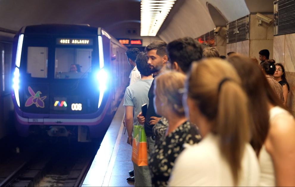Yeni tədris ilində metroda qatarlar arasında interval azaldılacaq VİDEO