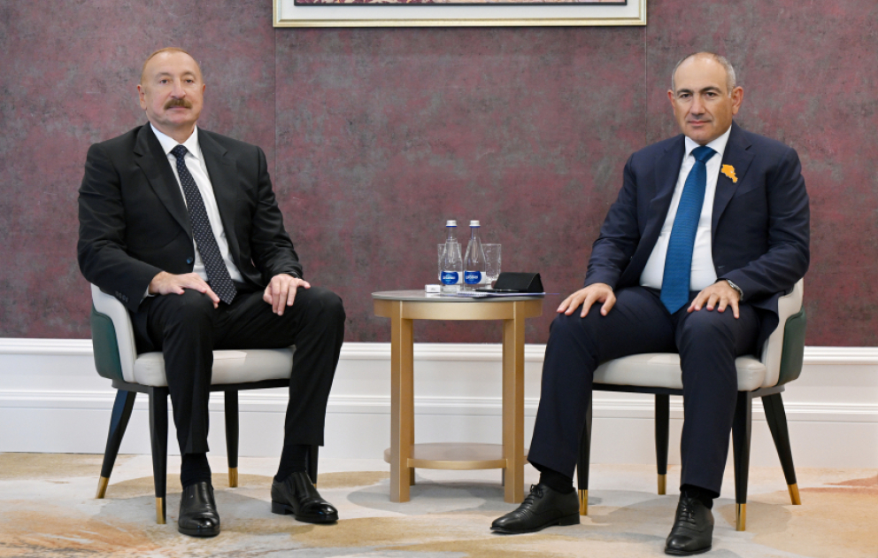 Une rencontre débute entre le président azerbaïdjanais et le Premier ministre arménien VIDEO
