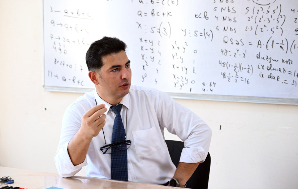 Çətin məsələ qarşısında nə etməli? – riyaziyyat müəllimindən şagirdlərə çağırış VİDEO