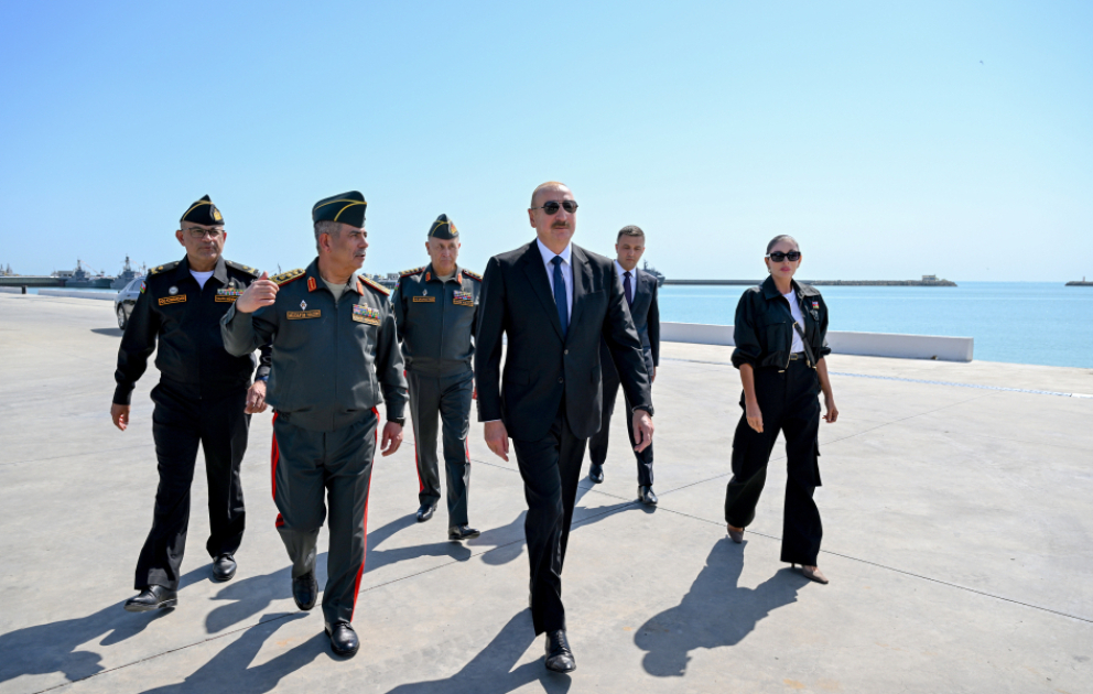 Президент Ильхам Алиев посетил Военно-морские силы ВИДЕО