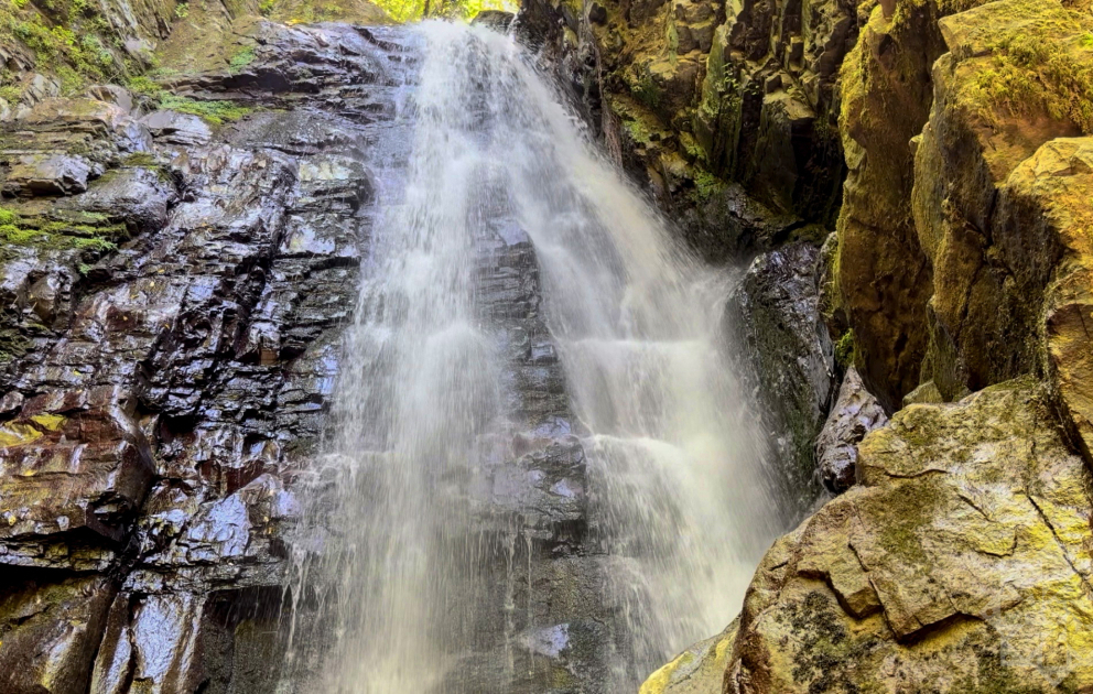 A 600-meter adventure leading to the breathtaking Bibiyani Waterfall VIDEO