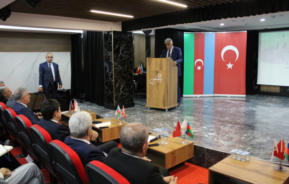 Diasporla İş üzrə Dövlət Komitəsinin sədri Ankarada soydaşlarımızın təkliflərini dinləyib VİDEO