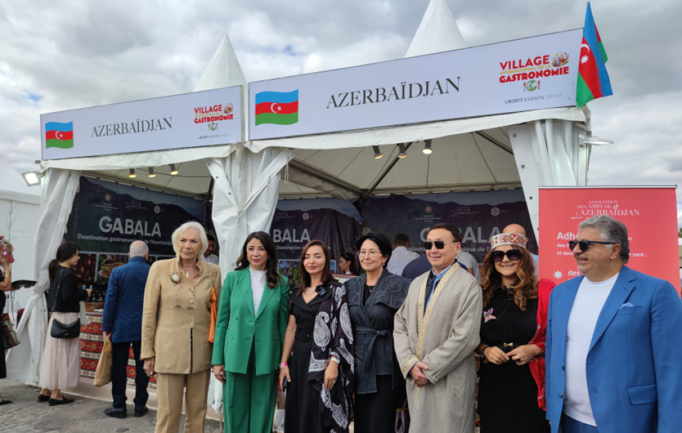 Azərbaycan mətbəxi Parisdə: Milli yeməklər beynəlxalq tədbirdə rəğbət qazanıb VİDEO