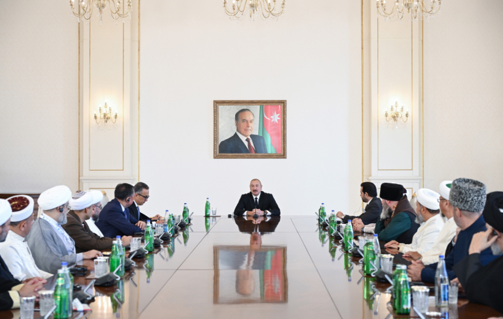 Президент Ильхам Алиев принял участников проходящих в Баку международных конференций  БУДЕТ ОБНОВЛЕНО  ВИДЕО