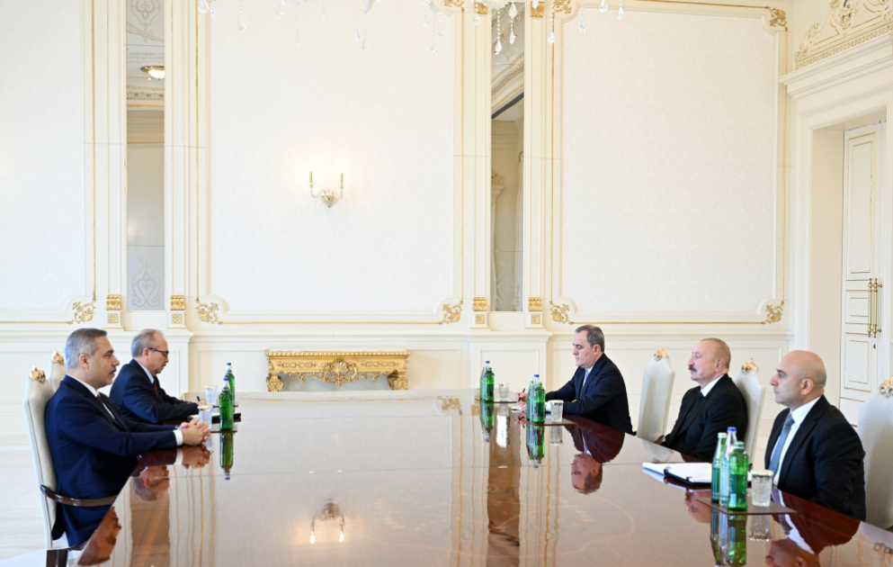 Le président Ilham Aliyev reçoit le ministre turc des Affaires étrangères VIDEO