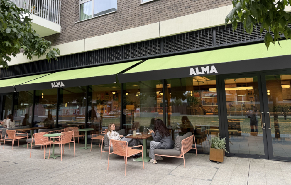Londonda restoran açan azərbaycanlı: Həftədə üç minə yaxın qonağa Azərbaycan çayı təqdim edirik VİDEO