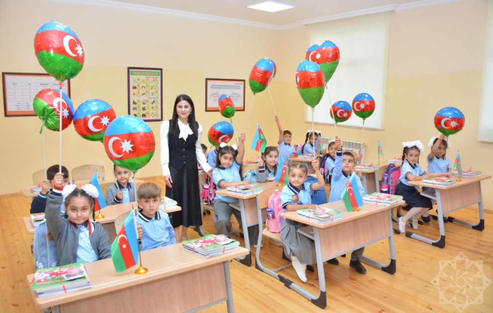 Rəngbərəng çantalar, həyəcanlı baxışlar - Şamaxının Göylər kəndində ilk dərs günü  FOTOLAR VİDEO