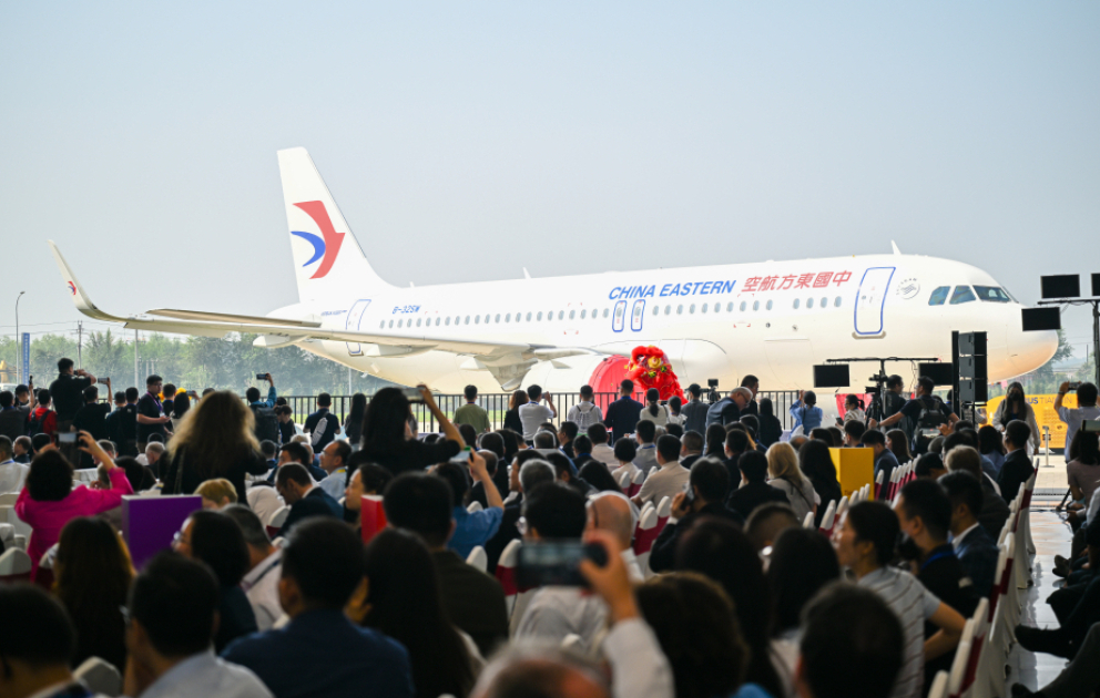 “Airbus” Çindəki yeni montaj xəttindən ilk təyyarəni təhvil verir VİDEO