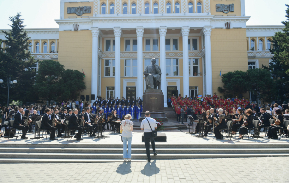 Dahi bəstəkarın doğum günündə musiqi bayramı – Üzeyir Hacıbəylinin irsi yaşadılır VİDEO
