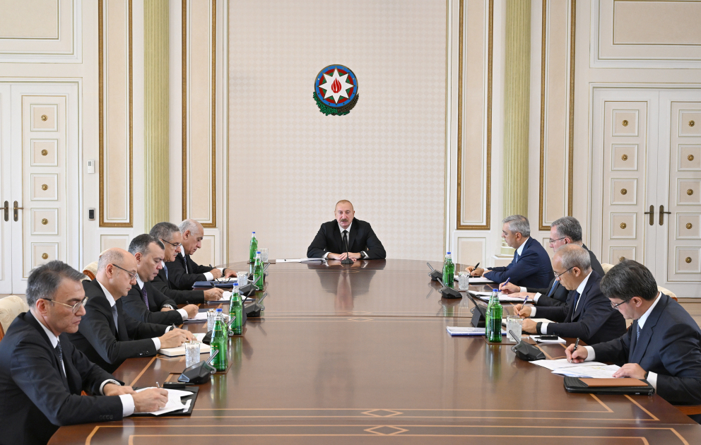 Une réunion consacrée au programme d'État pour le développement de l'industrie minière et métallurgique tenue sous la présidence d'Ilham Aliyev VIDEO