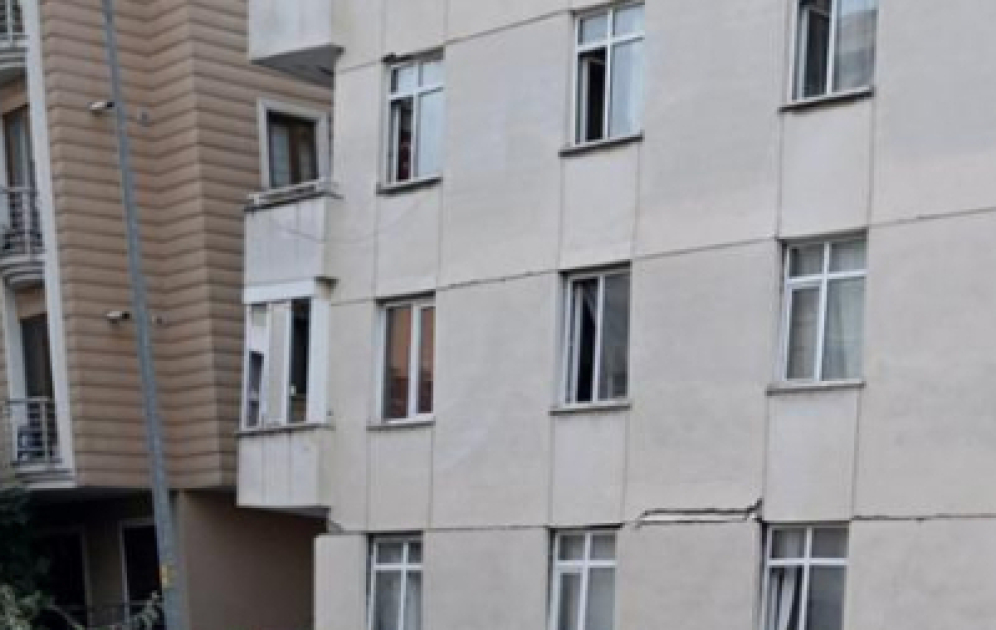 В Стамбуле обрушилось здание, под завалами остаются пострадавшие  ОБНОВЛЕНО  ВИДЕО