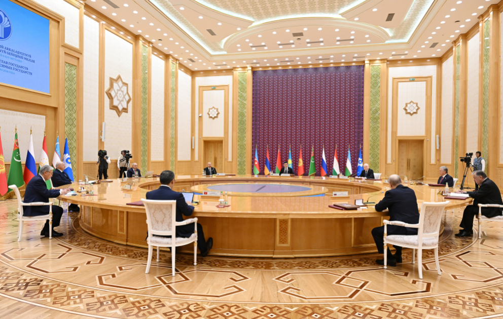 Präsident Ilham Aliyev nimmt an Sitzung des Rates der GUS-Staatsoberhäupter im engen Kreis teil VIDEO