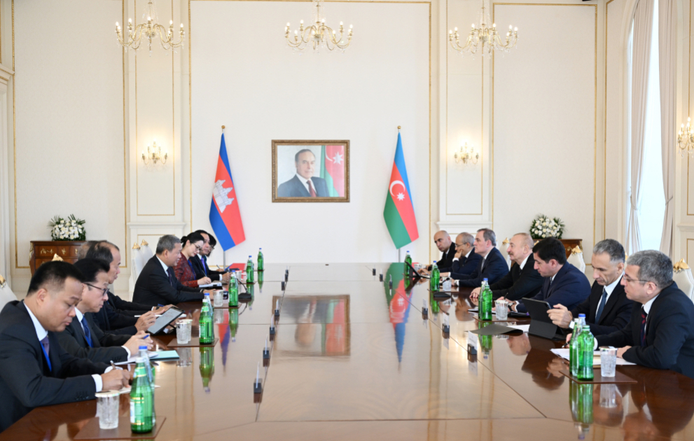 President Ilham Aliyev held expanded meeting with Prime Minister of Cambodia VIDEO