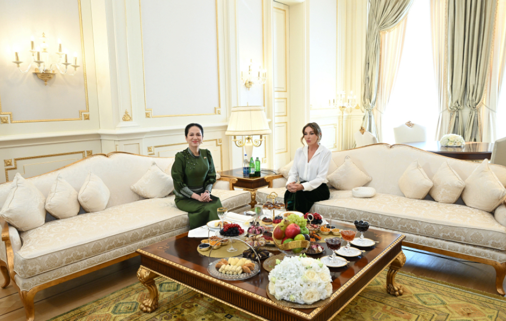 Les premières dames d’Azerbaïdjan et du Cambodge se rencontrent à Bakou VIDEO