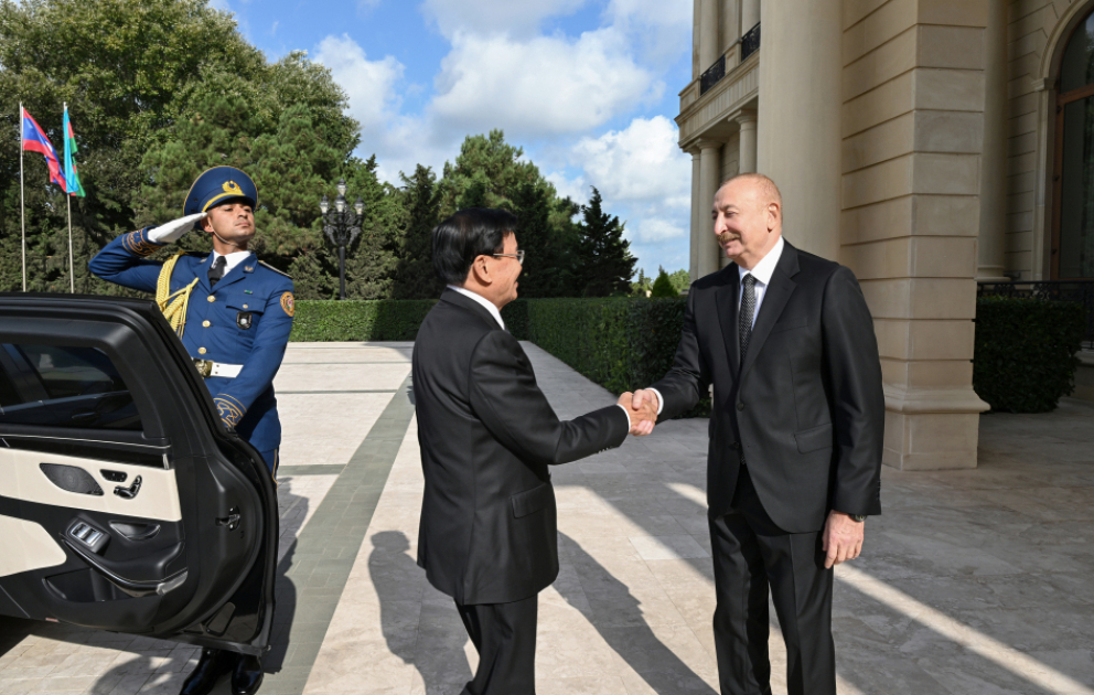 Offizieller Empfang des Präsidenten von Laos in Baku VIDEO