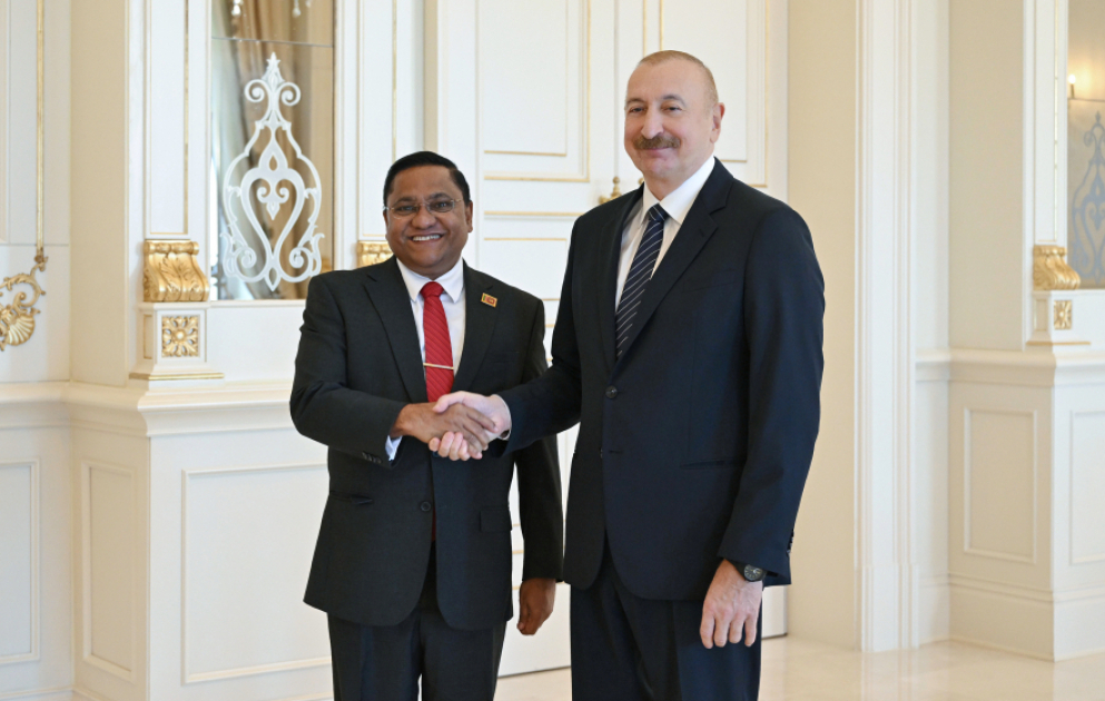 Präsident Ilham Aliyev empfängt Außenminister von Sri Lanka VIDEO