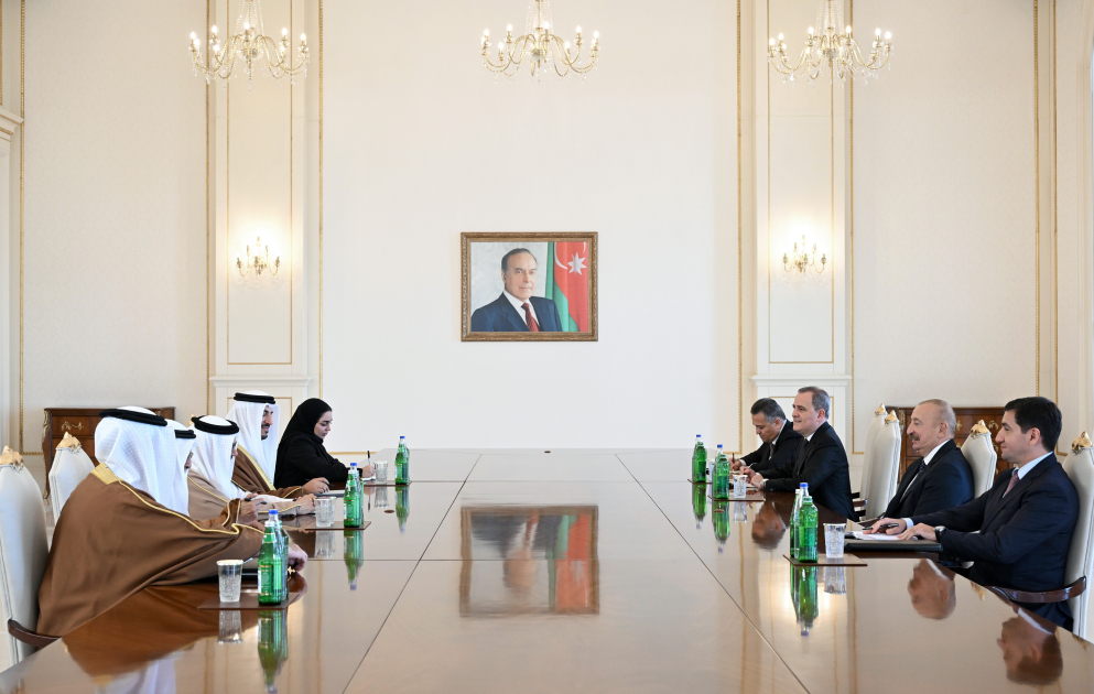 Präsident Ilham Aliyev empfängt Außenminister von Bahrain VIDEO