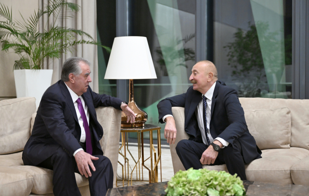 Präsident Ilham Aliyev trifft Präsident Tadschikistans VIDEO