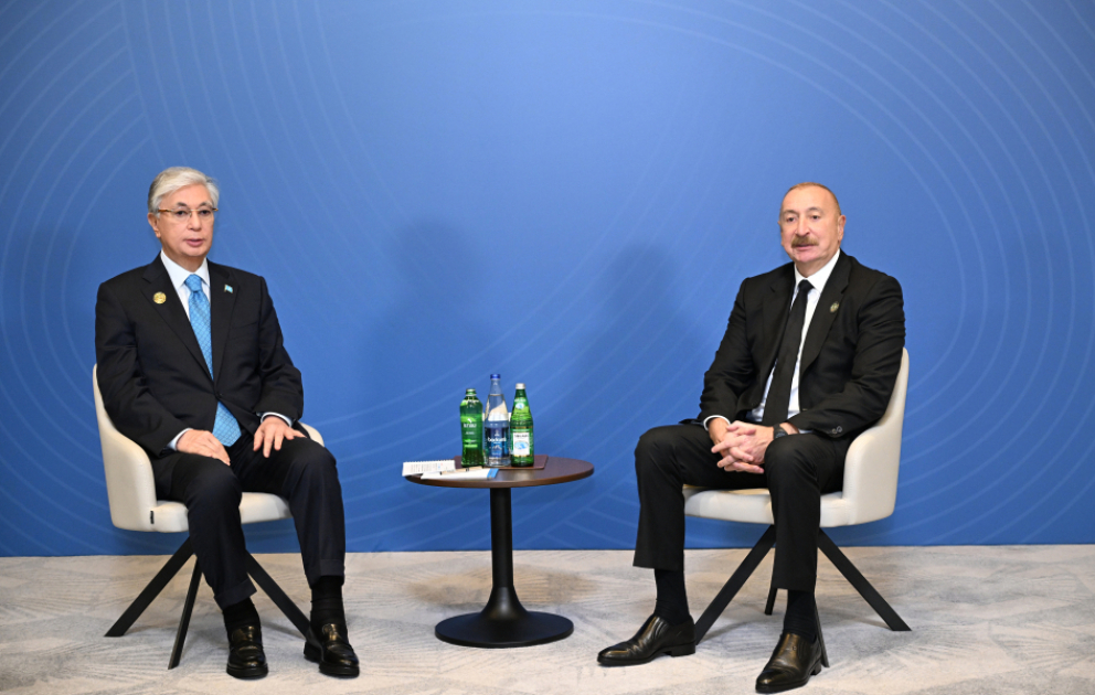 Präsidenten Aserbaidschans und Kasachstans treffen sich in Baku und weihen Transkaspisches Glasfaserkabel ein VIDEO
