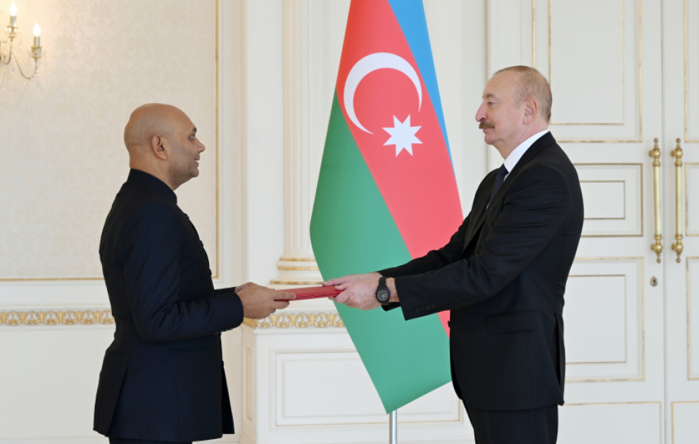 Präsident Ilham Aliyev empfängt neu ernannten indischen Botschafter VIDEO