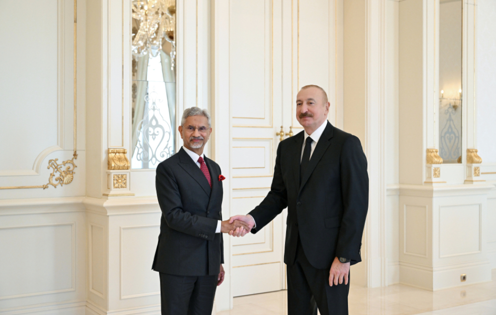Präsident Ilham Aliyev empfängt indischen Außenminister VIDEO
