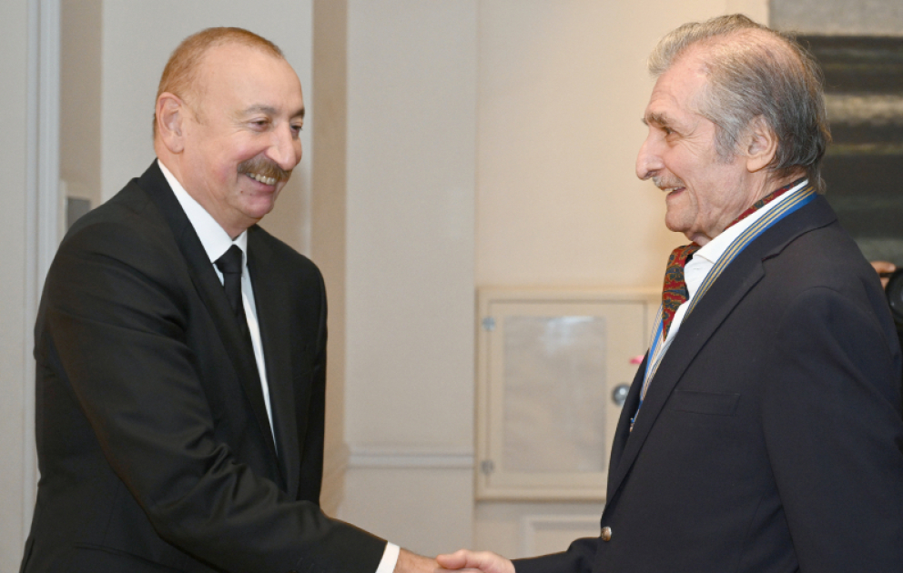 Präsident Ilham Aliyev, First Lady Mehriban Aliyeva und Familienangehörige besuchen Retrospektivausstellung „Mein Abscheron und mehr“ VIDEO