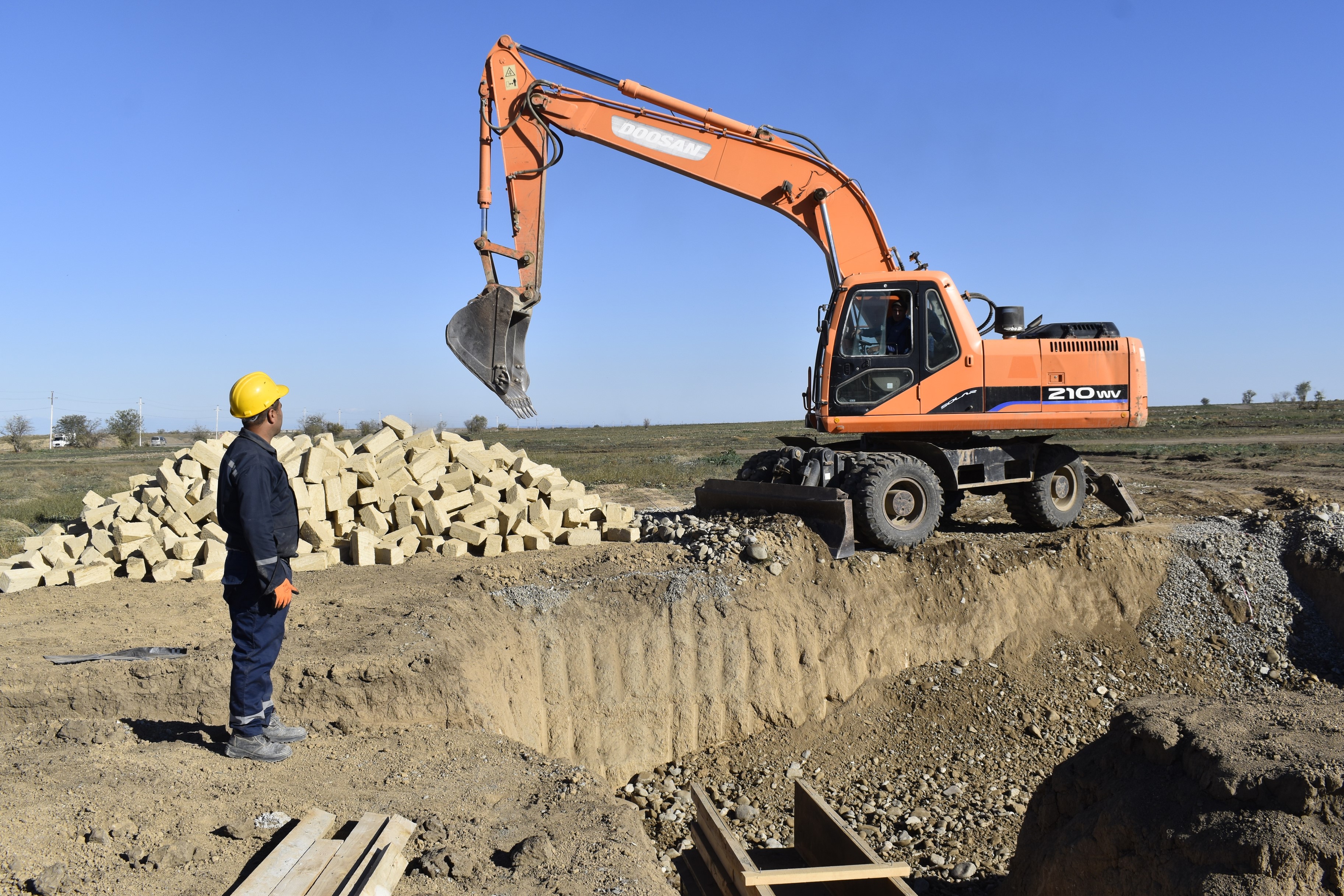 Строящееся из агдамского белого камня село Сарыджалы Репортаж - АЗЕРТАДЖ